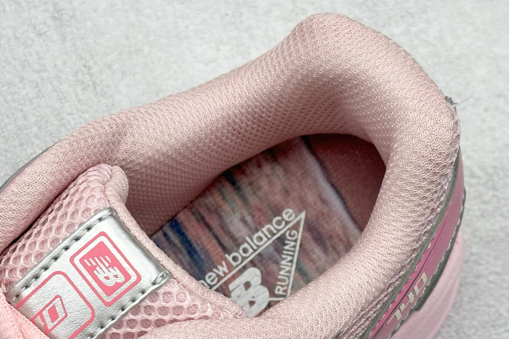 New Balance 740 Rose/Argent