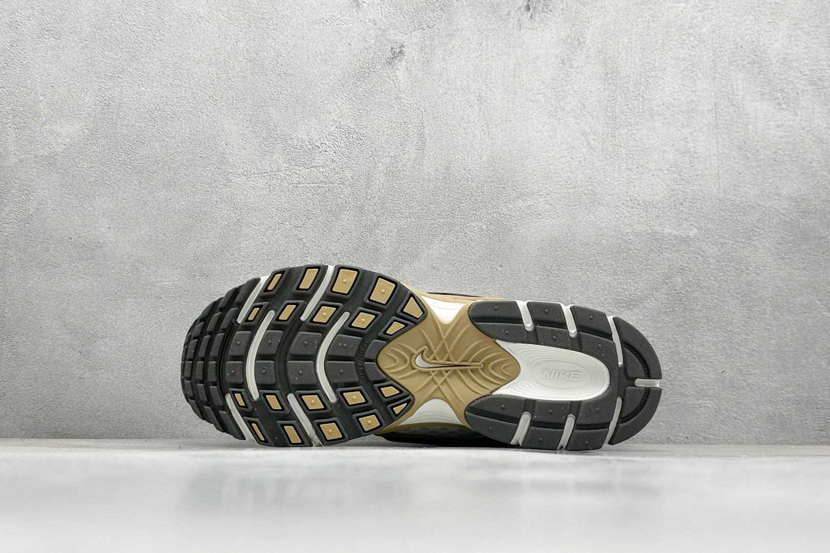 Nike P-6000 Brun Metallic Silver