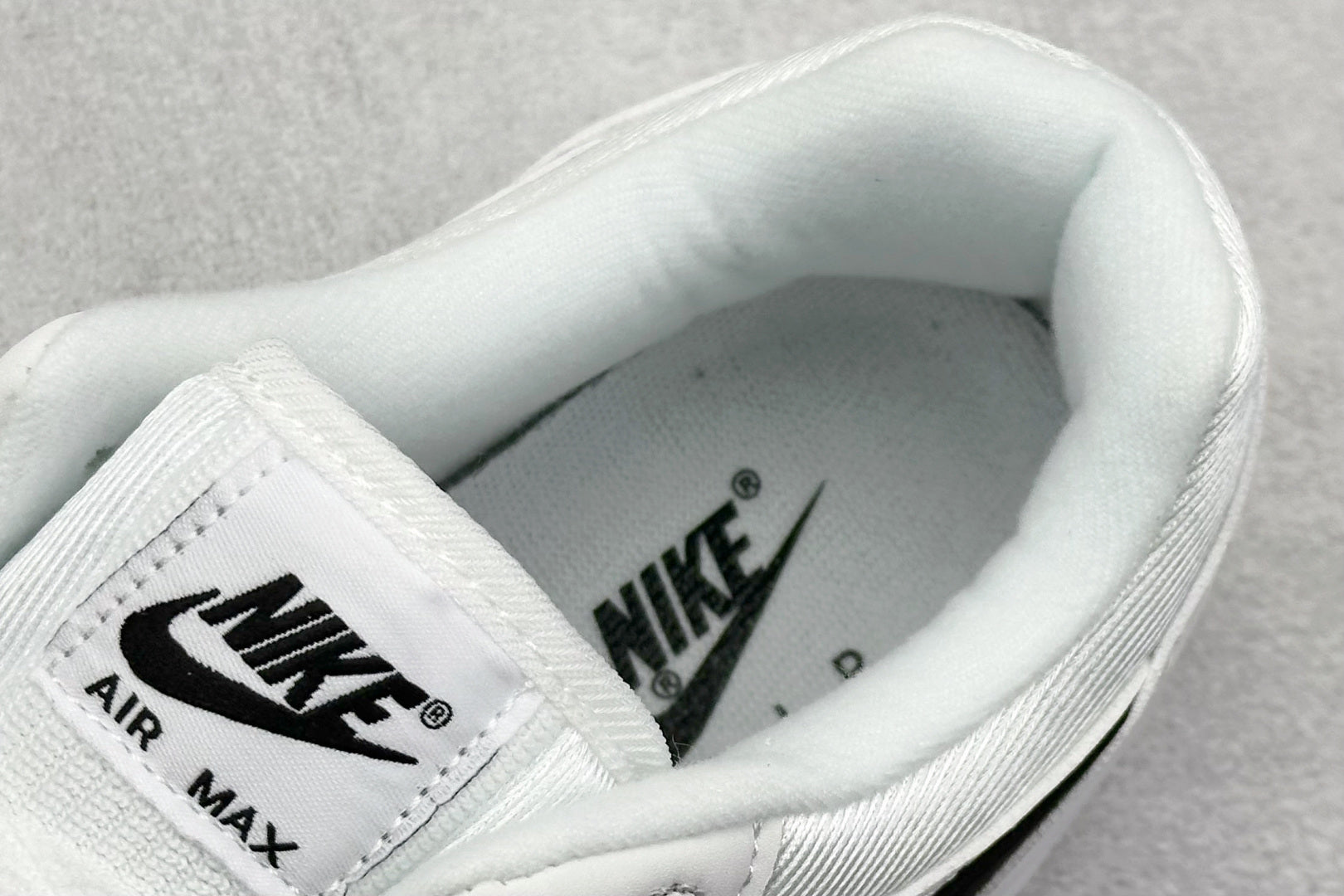 Air Max 1 White/Black Gum