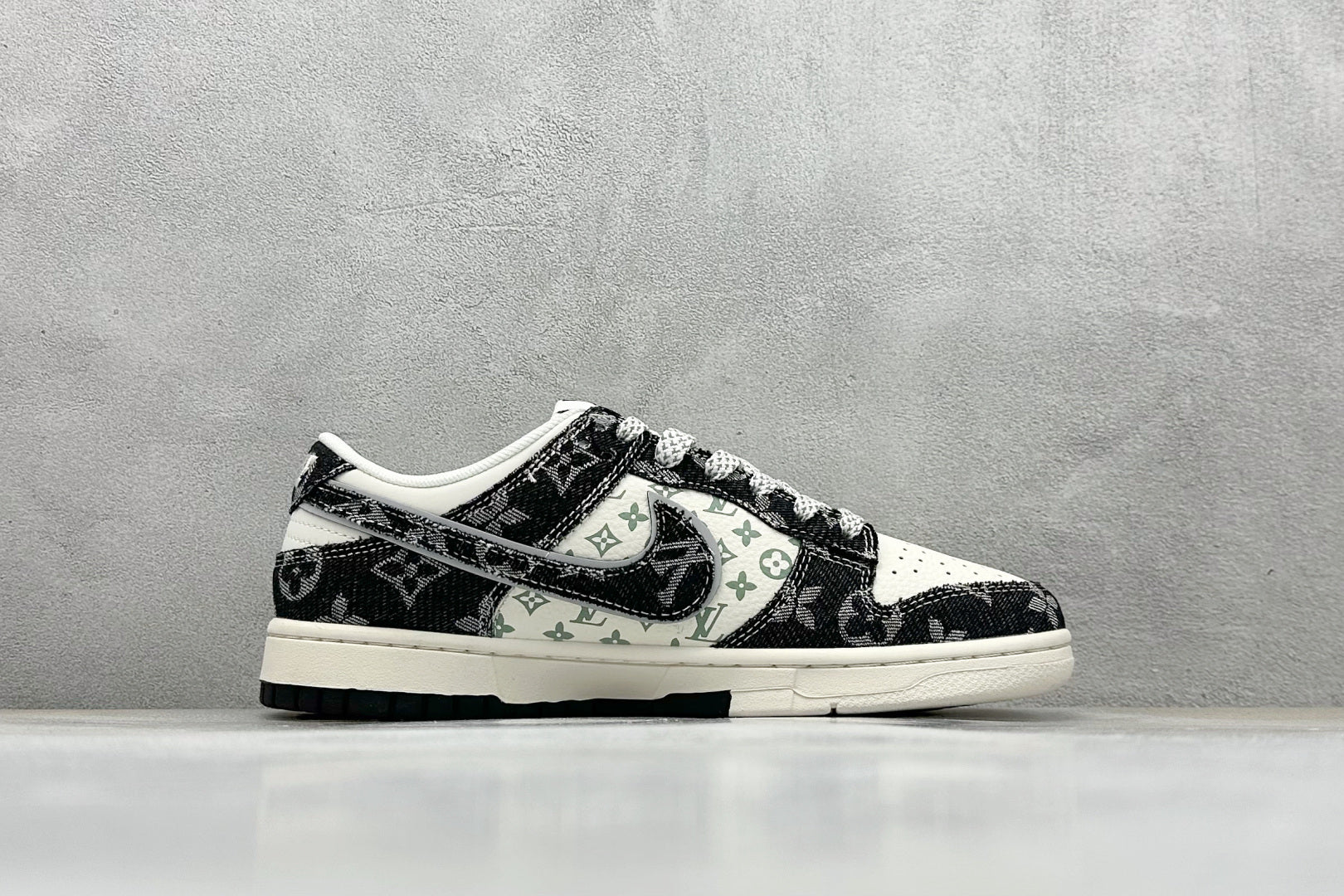 Dunk Low Monogram Black Edition
