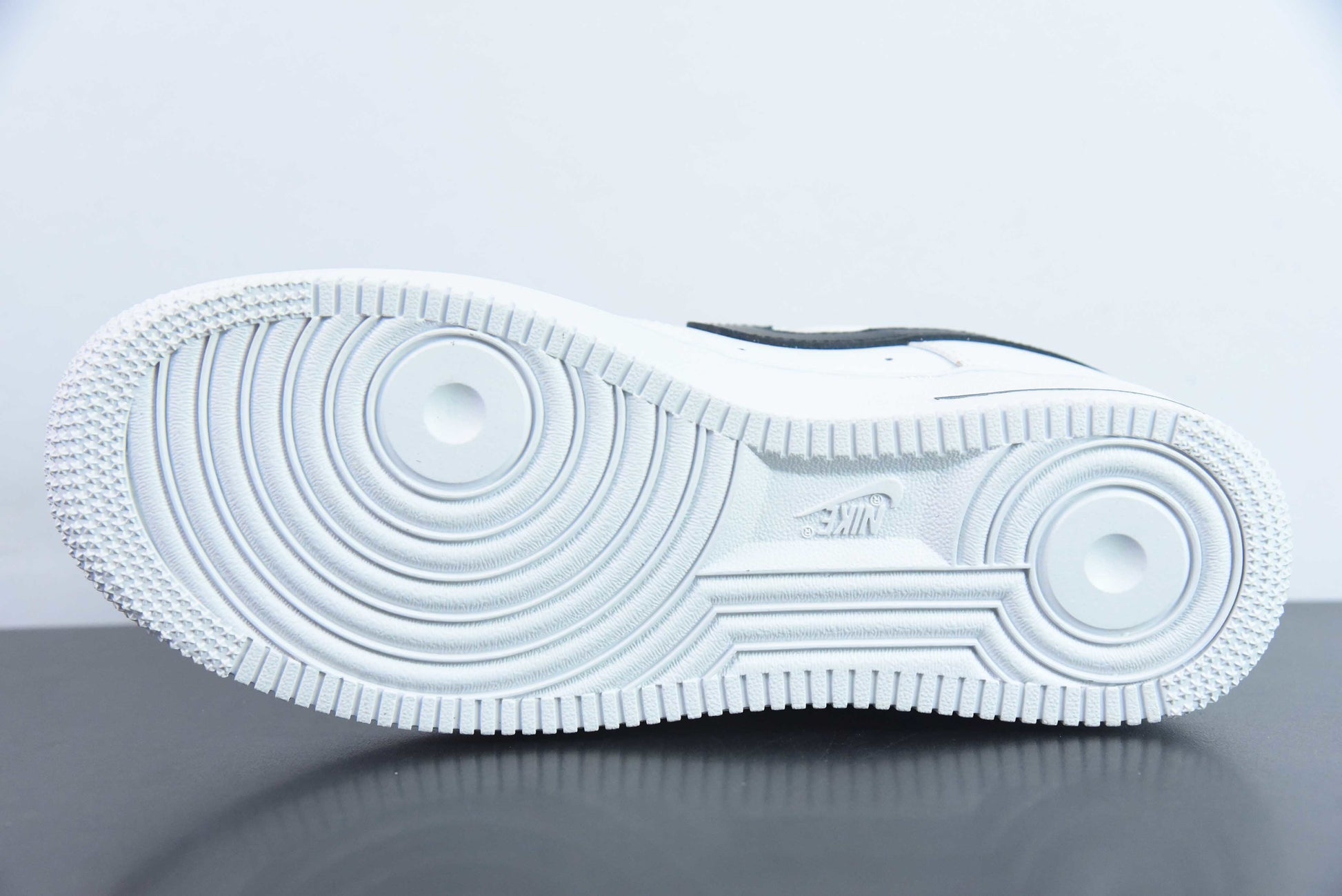 Nike Air Force 1 ’07 Low – White/Black